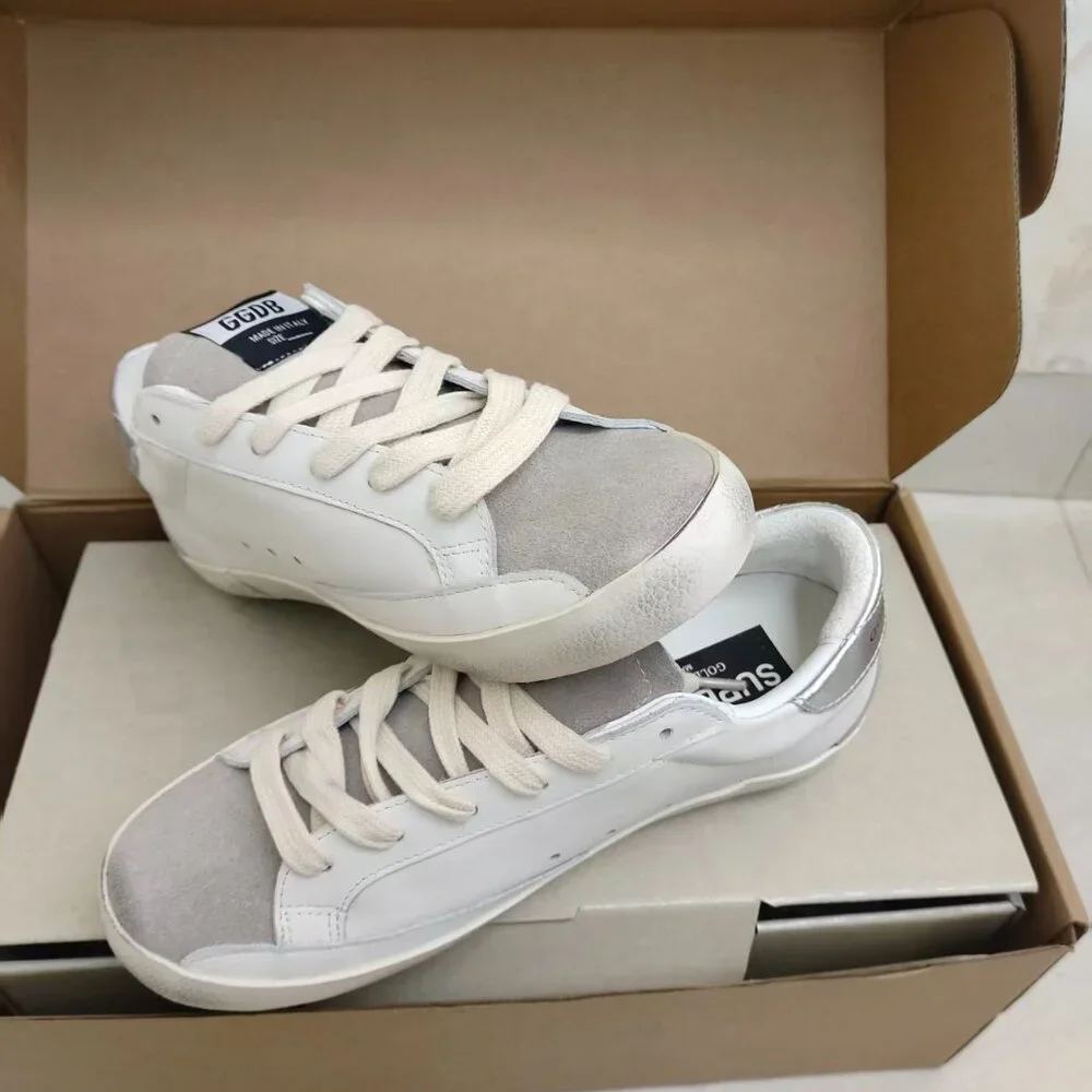 Golden Goose Classic Unisex Sneakers - Picture 4 of 5
